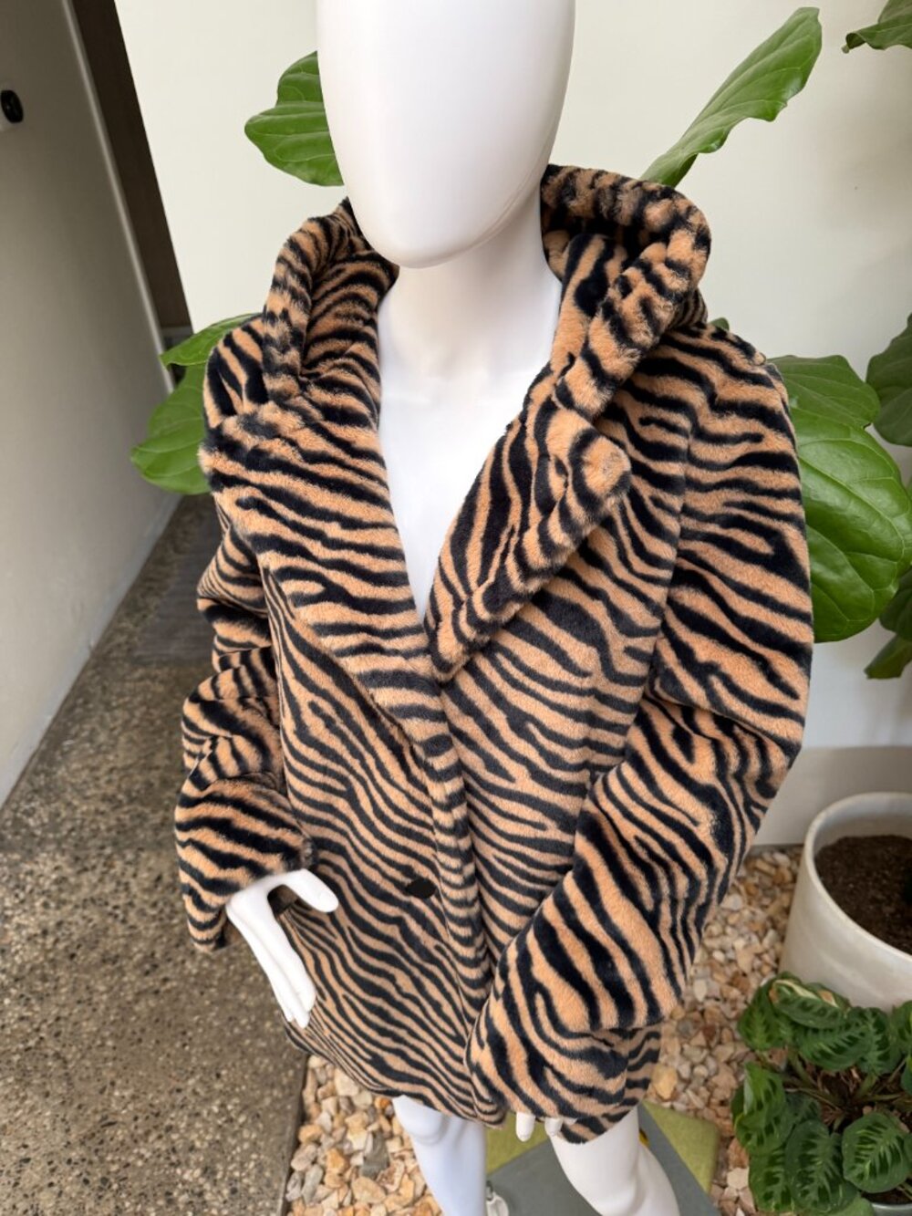 NWT SO SOFT NVLT Hooded Faux Fur Tiger Stripe Coat - L
